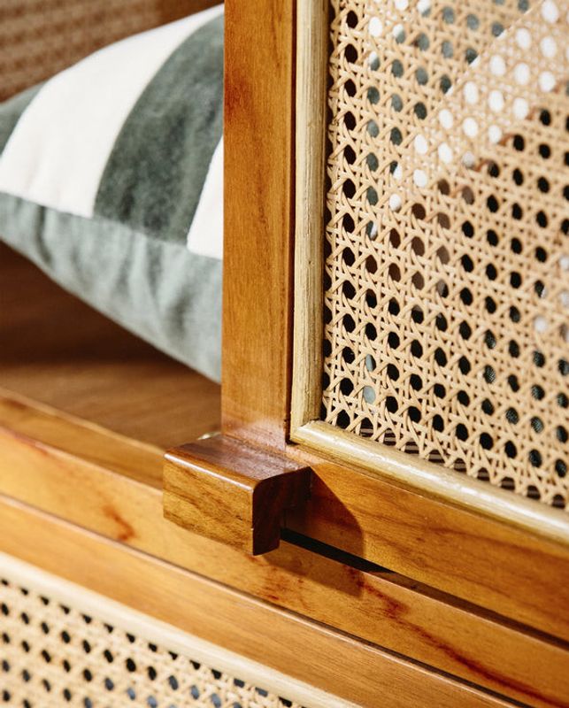 Nordal MERGE Skåp i Naturlig Teak med Rotting