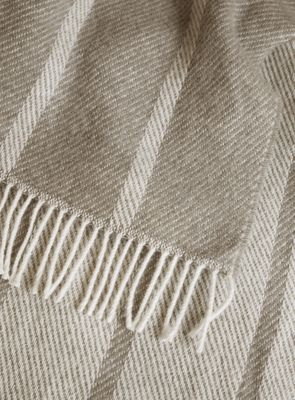Høie Istinden ullpläd beige 120x180 cm