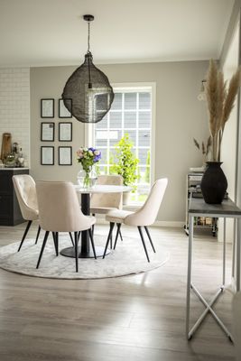 Venture Home Matgrupp Razzia med Velvet Deluxe-stolar