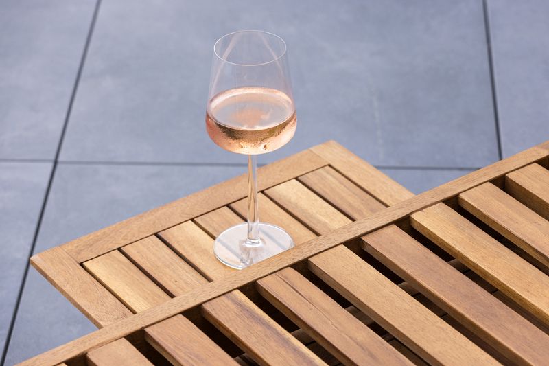 Venture Home Luzon Solstol