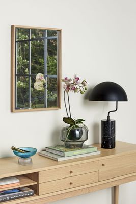 Hübsch Poise Bordslampa Svart