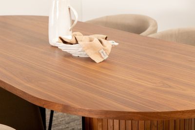 Venture Home Berit & Bianca 4 st Matstolar Beige + Ovalt Matbord 200 x 90 Valnöt