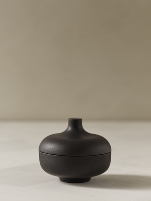 Design House Stockholm Sand Secret Medium, Svart Skål med Lock