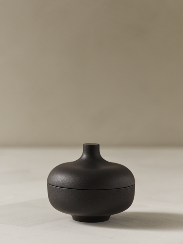 Design House Stockholm Sand Secret Medium, Svart Skål med Lock