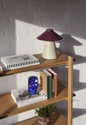 Hübsch Chipper Bordslampa Sand/Vinröd