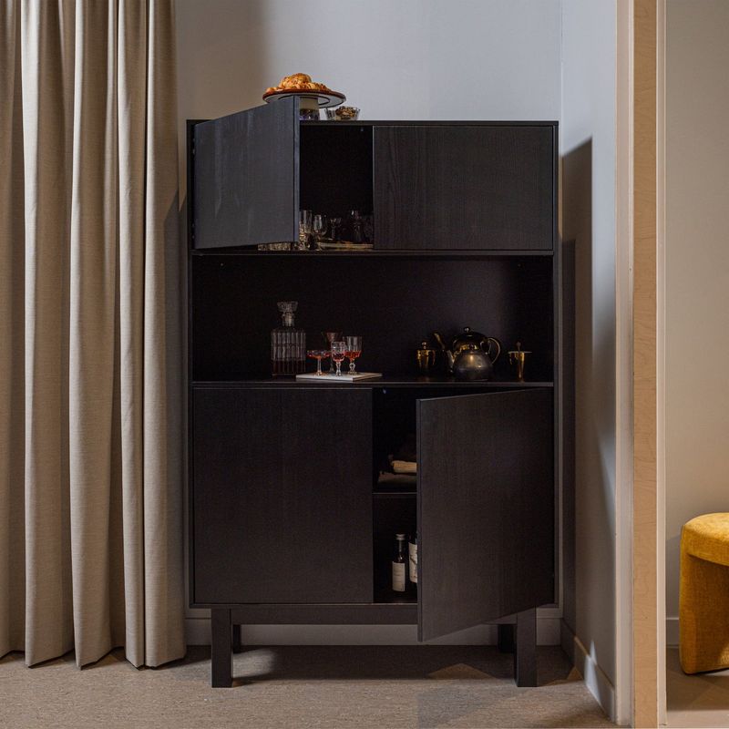 WOOOD FINCA Buffé- och Drinkskåp i Svart Furu