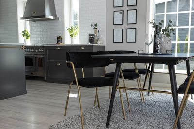 Venture Home Arrow & Gold 6 st Matstolar Svart + Rektangulärt Matbord 180 x 85 Svart