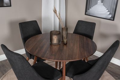 Venture Home Matgrupp Plaza med stolarna Leone