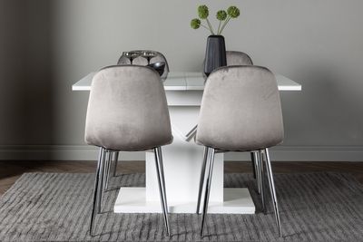 Venture Home Pluto & Eva Rektangulärt Matbord 120 x 90 Vit + 4 st Matstolar Ljusgrå