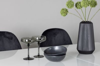 Venture Home Polar & Pluto 4 st Matstolar Svart + Rektangulärt Matbord 120 x 90 Vit