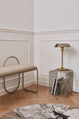 AYTM Cycnus Bordslampa Taupe, Guld Ø30 cm