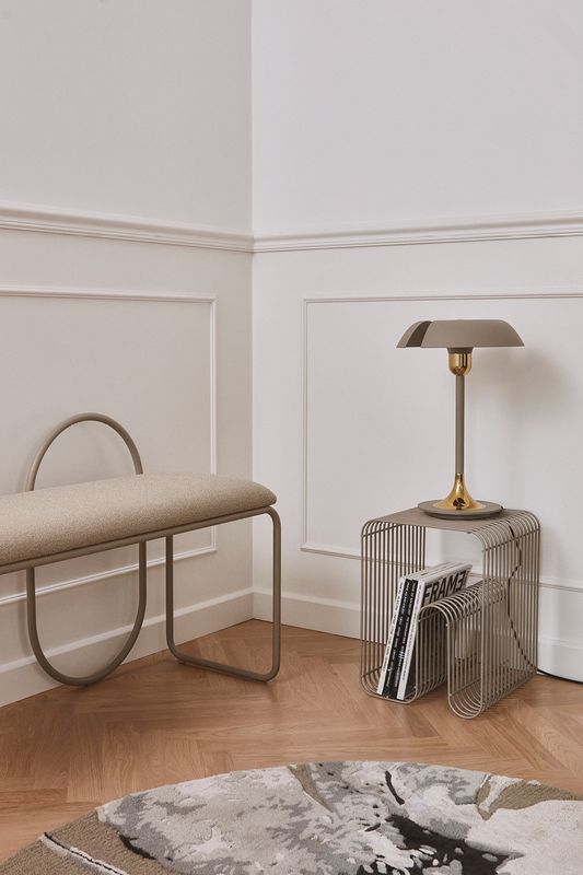 AYTM Cycnus Bordslampa Taupe, Guld Ø30 cm