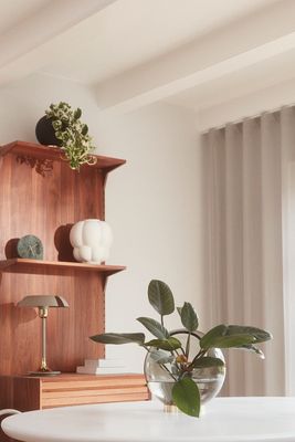 AYTM Cycnus Bordslampa Taupe, Guld Ø30 cm