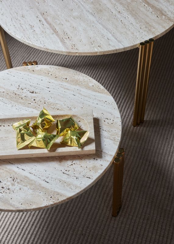 AYTM Tribus Soffbord Guld, Travertin Ø60 cm