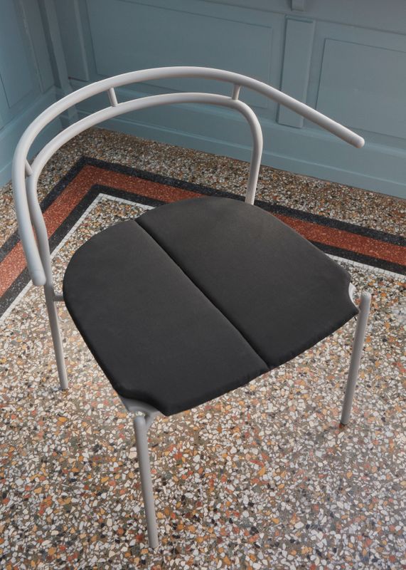 AYTM Novo Matstol Svart 49x1.8 cm