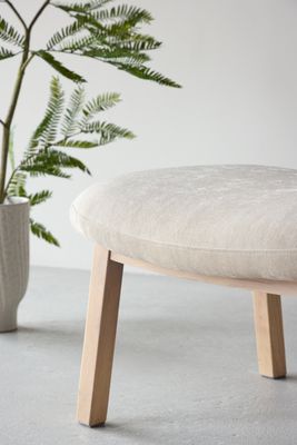 Venture Home Rile Ottoman – Elegant Sittpuff i Beige