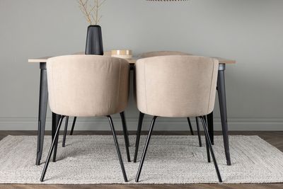 Venture Home Berit & Tempe 4 st Matstolar Beige + Rektangulärt Matbord 140 x 80 Valnöt