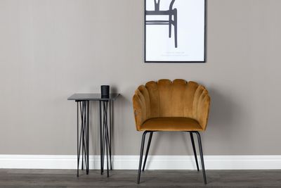 Venture Home Limhamn & Copenhagen 4 st Matstolar Gul + Runt Matbord ⌀140 Svart