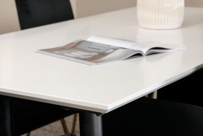 Venture Home Jimmy & Petra Rektangulärt Matbord 195 x 90 Vit + 6 st Matstolar Svart