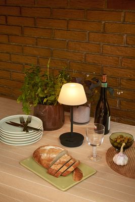 Hübsch Salon Bärbar bordslampa Svart