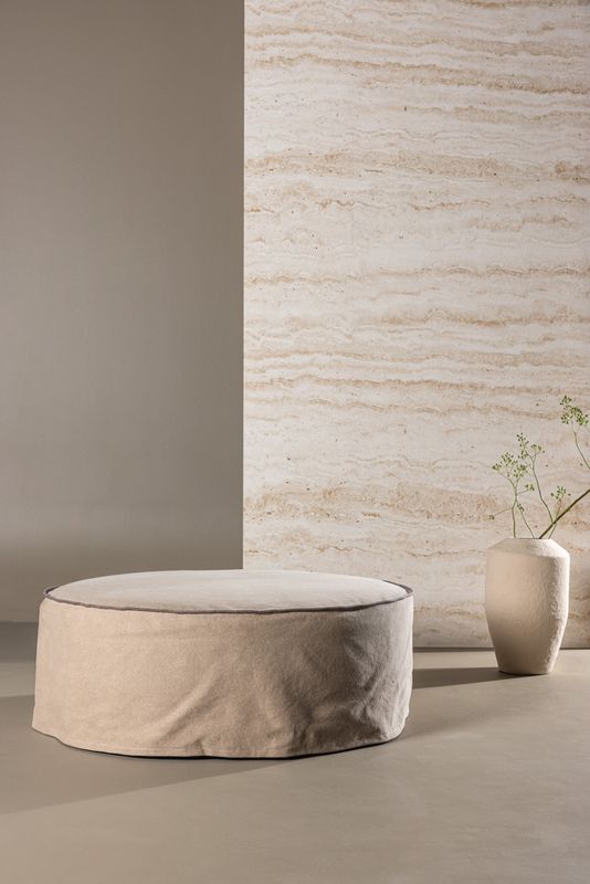 Elegant Vindö Ottoman – Stil och Funktionalitet