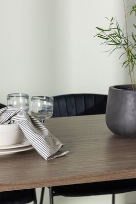 Venture Home Matgrupp Andy med stolarna Selma