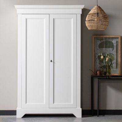 WOOOD Isabel Brocante Vitrinskåp i Vitmålad Furu