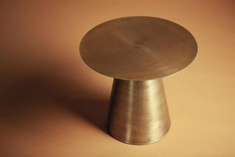 By Boo Mastic Sidobord i Guld