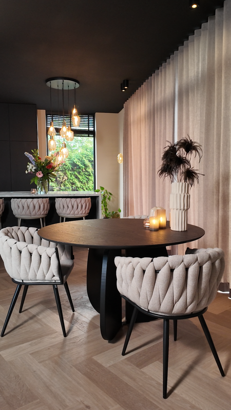 Homerebels Matstol Beige – Tyg & flätad rygg