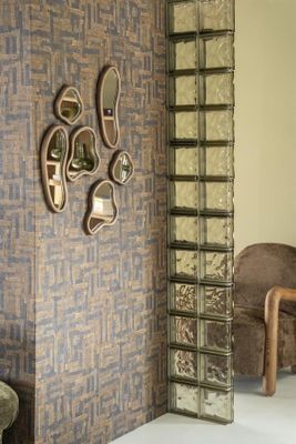 By Boo Akiro Brun Spegelset