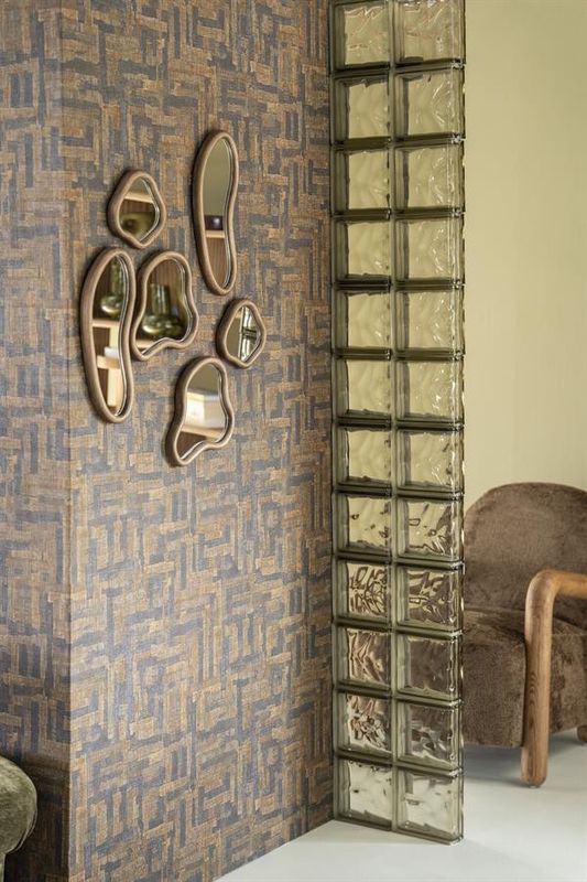 By Boo Akiro Brun Spegelset