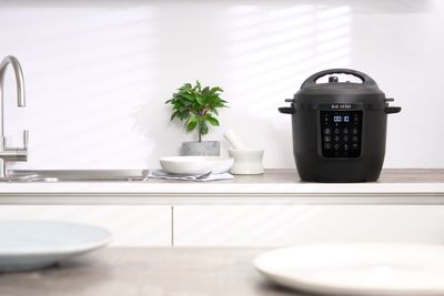 Instant Pot multicooker 5,7 liter, 1000 W