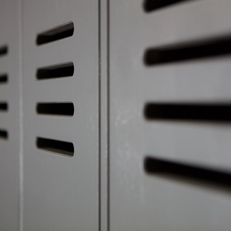 WOOOD STIJN HÖG 2-DÖRRS LÅDSKÅP Stål [FSC]