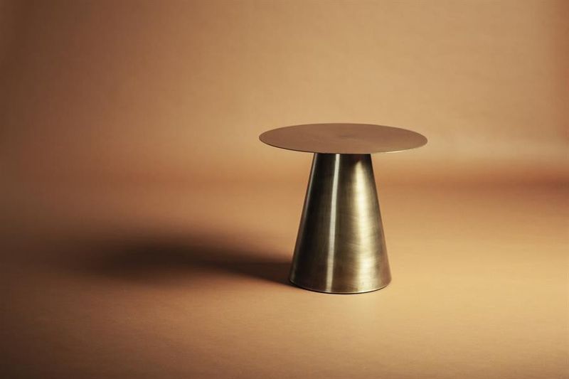 By Boo Mastic Sidobord i Guld