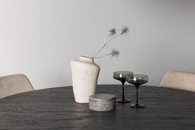 Venture Home Lanzo & Night Runt Matbord ⌀120 Mocka + 4 st Matstolar Beige