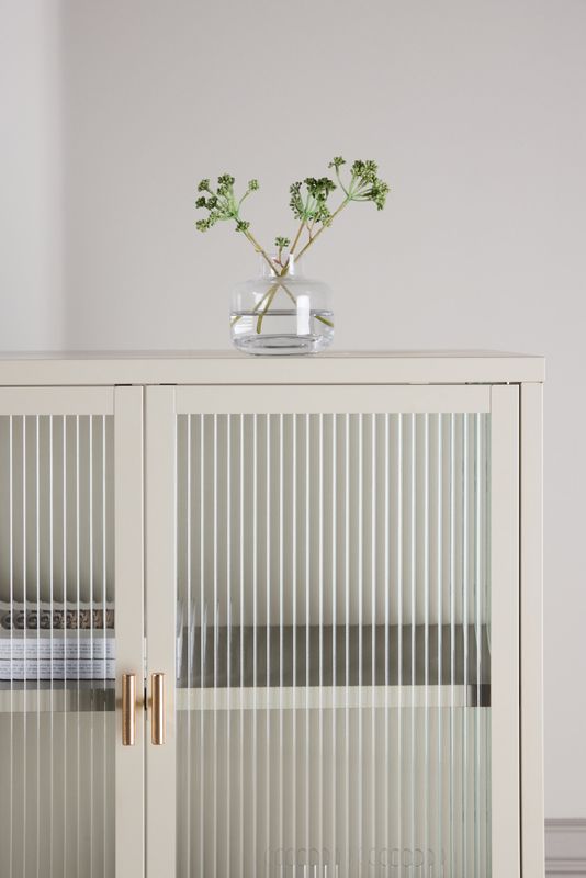 Venture Home Garis skåp i beige med glasdörrar
