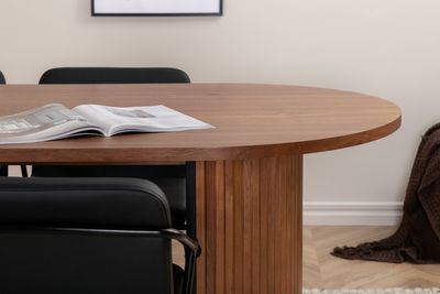 Venture Home Tvist & Bianca Matstolar 4-pack Svart + Ovalt Matbord 200 x 90 Valnöt