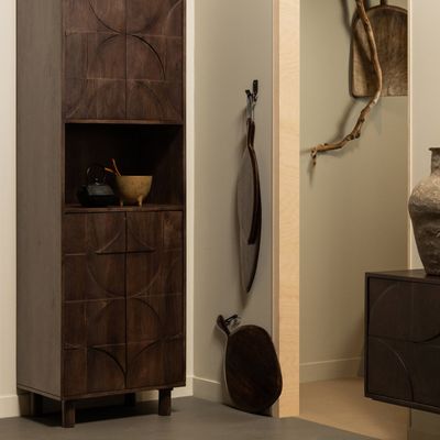 WOOOD DRAW 4-Dörrars Förvaringsskåp med Öppet Fack i Mango Valnöt