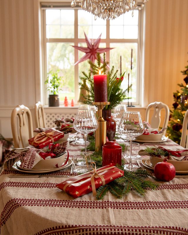 Affari of Sweden NOEL Bordsduk, Röd/lingrå