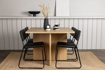 Venture Home Kenth & Leo 4 st Matstolar Svart + Rektangulärt Matbord 100 x 100 Natur