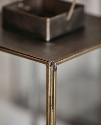 Nordal ANTIQUE Lykta med platt topp, L - gyllene yta