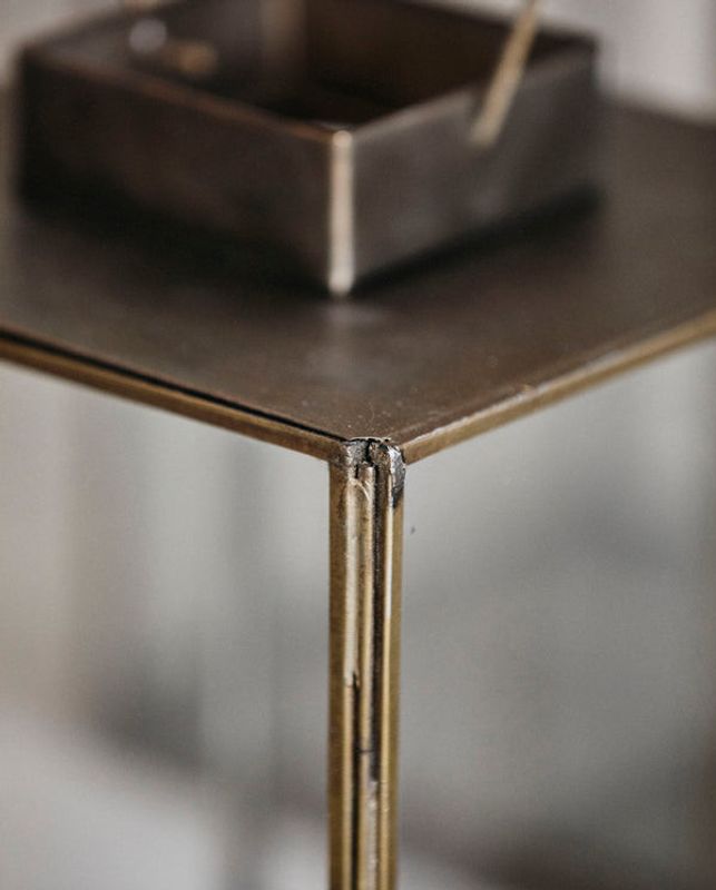 Nordal ANTIQUE Lykta med platt topp, L - gyllene yta