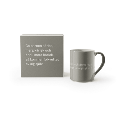 Design House Stockholm Astrid  Lindgren Grå mugg "Ge barnen kärlek" Nr. 1