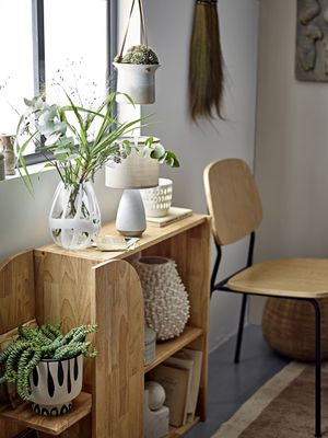 Bloomingville Alec bokhylla i naturgummiträ