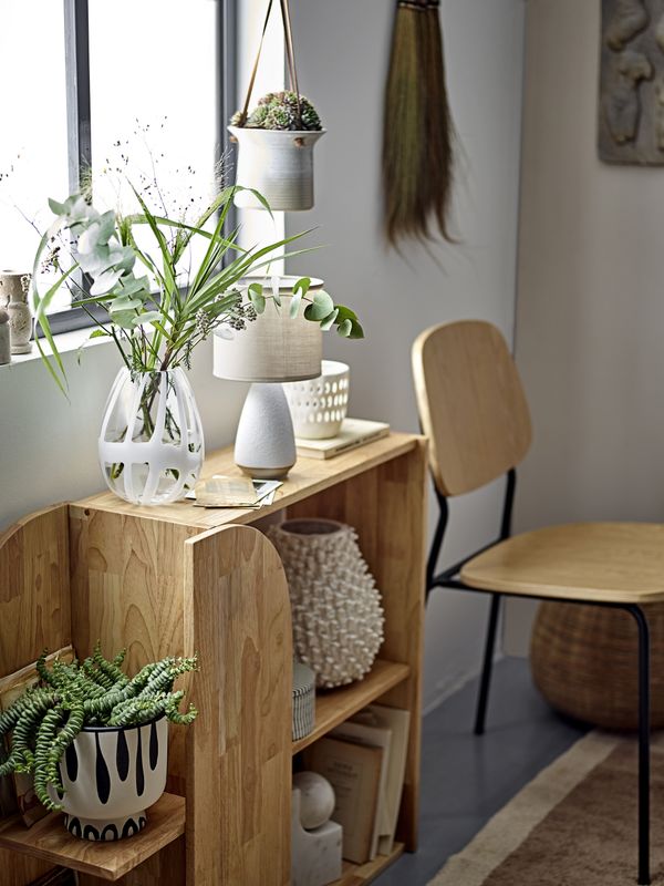 Bloomingville Alec bokhylla i naturgummiträ