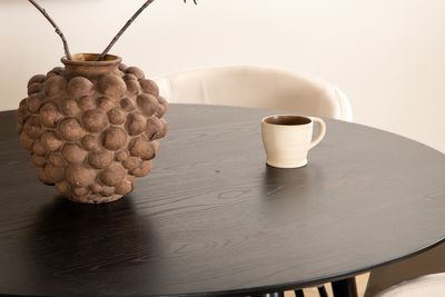 Venture Home Berit & Dipp 4 st Matstolar Beige + Runt Matbord ⌀115 Svart