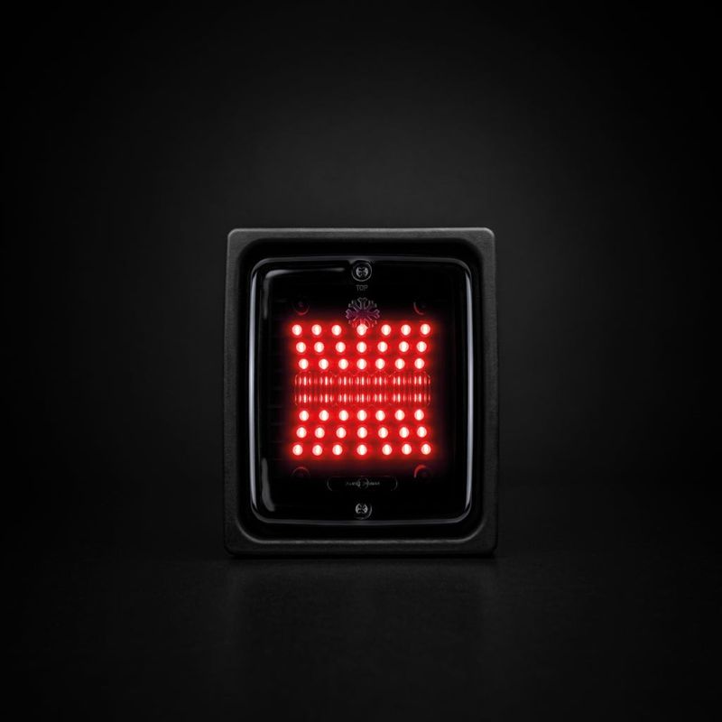 DARK KNIGHT SQUARE IZE LED,DIMLJUS