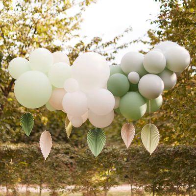 Ballongkit Salvia/Vit med pappersfjädrar