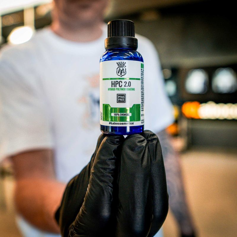 Vax eller lackskydd? Vad är skillnaden och vad ska man välja?