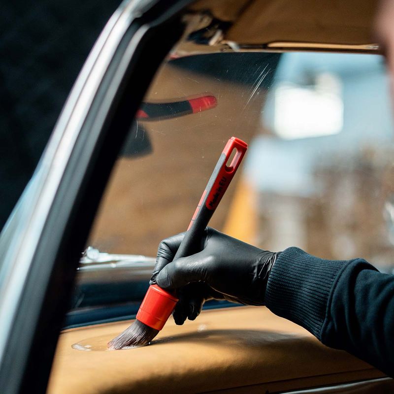 Såhär rengör och skyddar du din läderklädsel